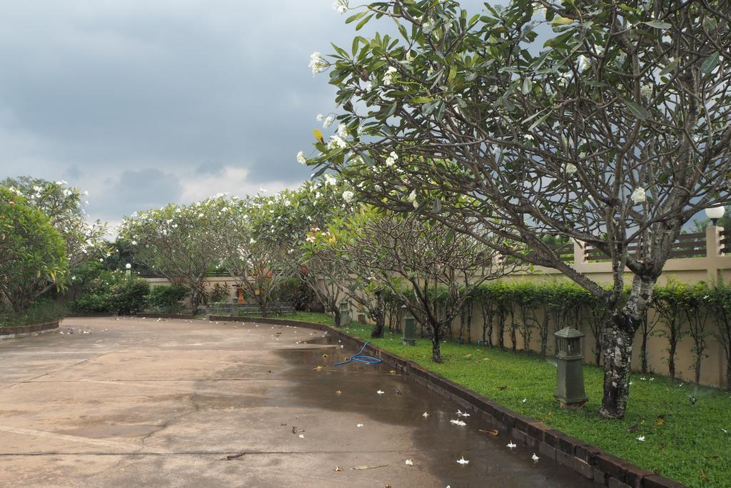Si Maha Phot Country Inn מראה חיצוני תמונה